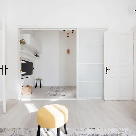 Bright And Cozy Urban Getaway Lägenhet