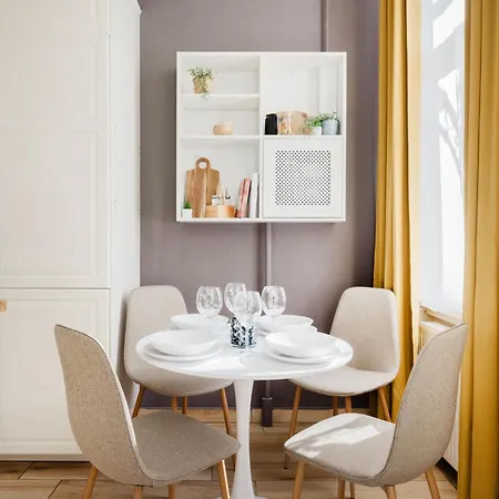 Bright And Cozy Urban Getaway