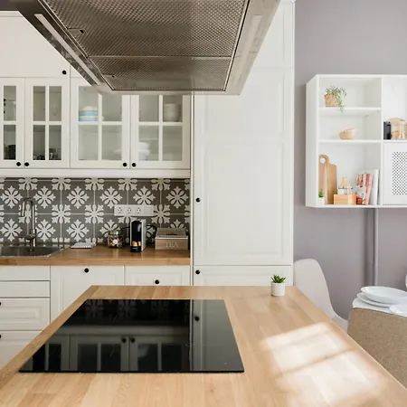 Bright And Cozy Urban Getaway Lägenhet