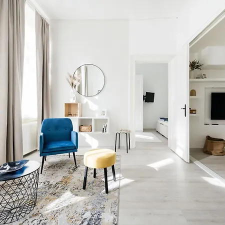 Bright And Cozy Urban Getaway Lägenhet