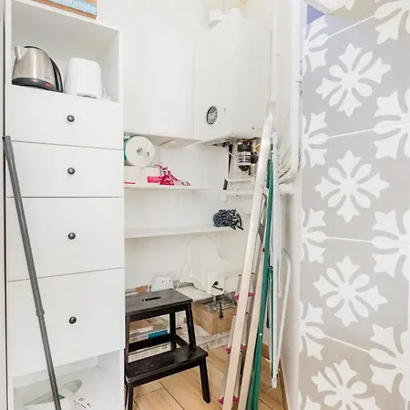 Bright And Cozy Urban Getaway