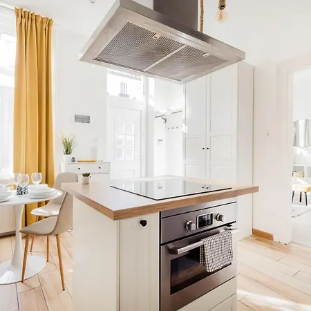 Bright And Cozy Urban Getaway Budapest