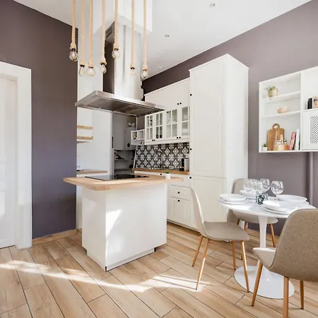 Bright And Cozy Urban Getaway Apartment Budapest