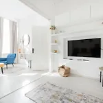 Bright And Cozy Urban Getaway Apartment *