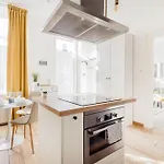 Bright And Cozy Urban Getaway Budapest