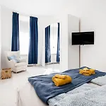 Bright And Cozy Urban Getaway Apartment *