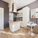 Bright And Cozy Urban Getaway Apartment Budapest