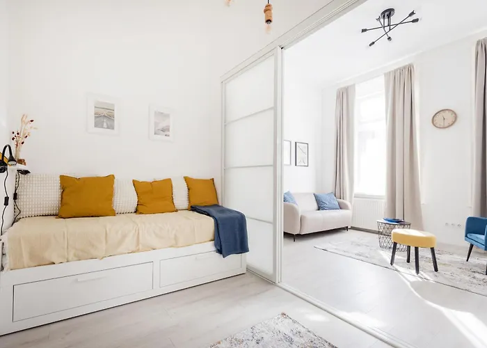 Apartment Bright And Cozy Urban Getaway Budapest
