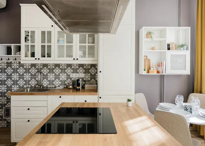 Bright And Cozy Urban Getaway Apartment
